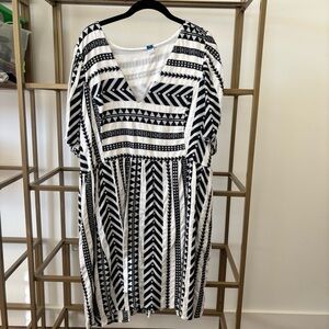 Old Navy Black and White Geometric Mini Dress